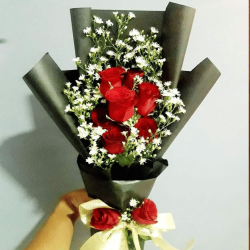 7 Red Roses in Black Wrap Sri Lanka